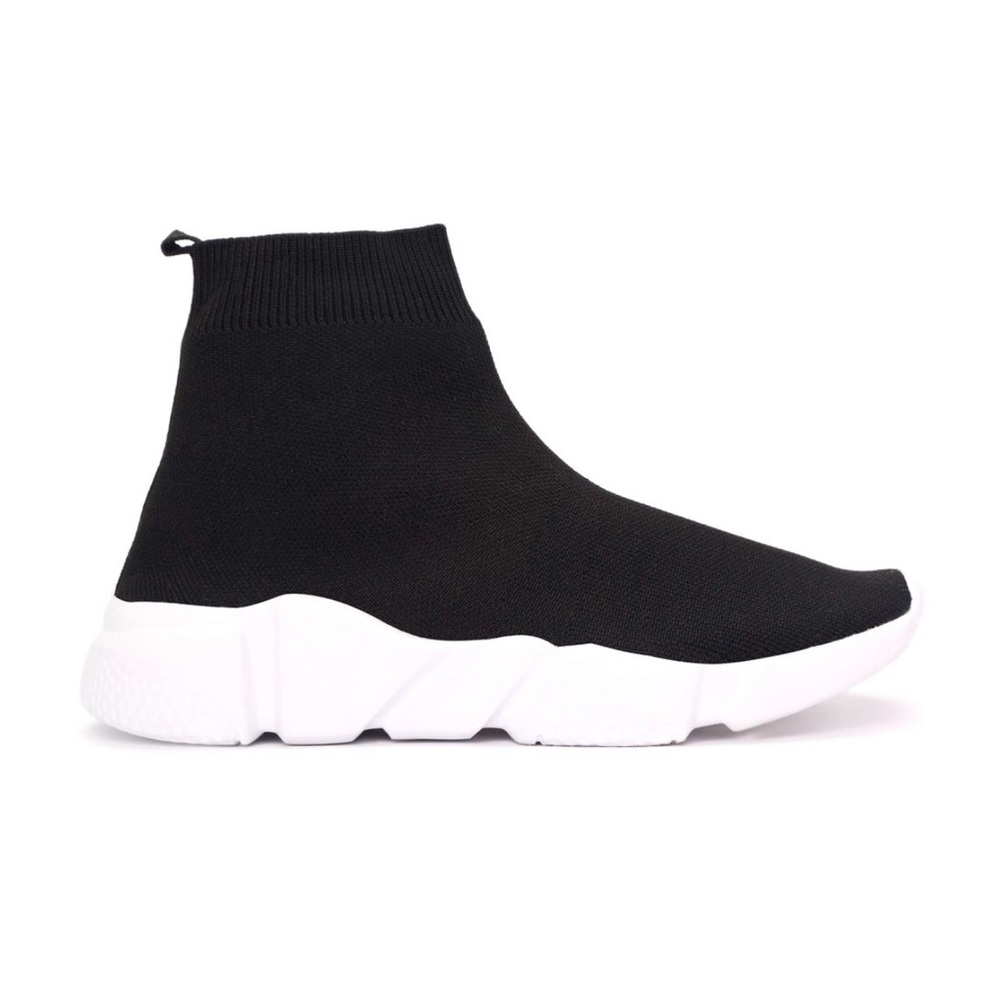 Slip on black sneakers